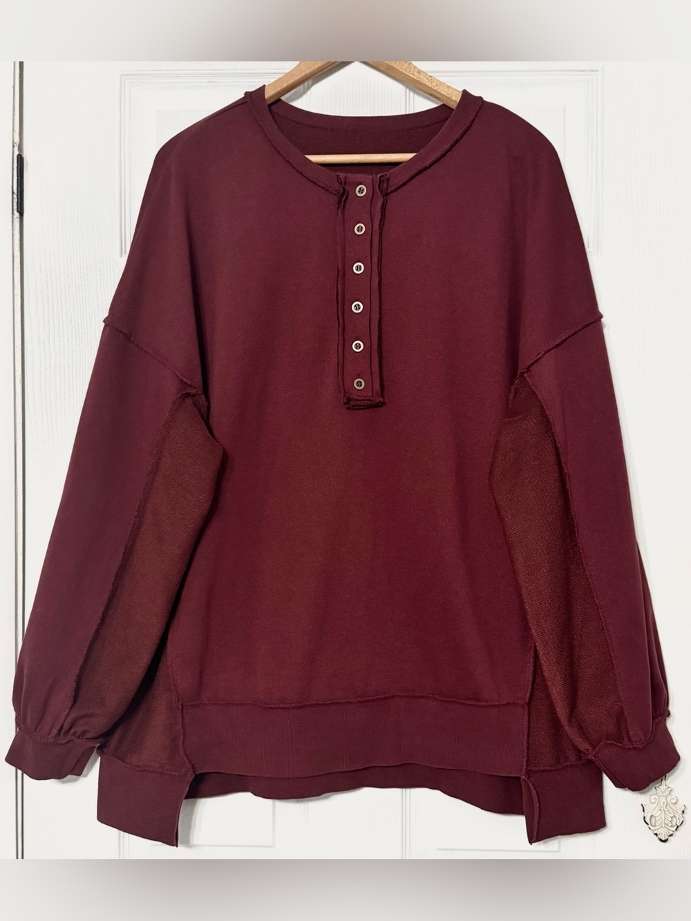 Oversized Henley Sweatshirt Asymmetrical Hem Burgundy EUC - Picture 3 of 10